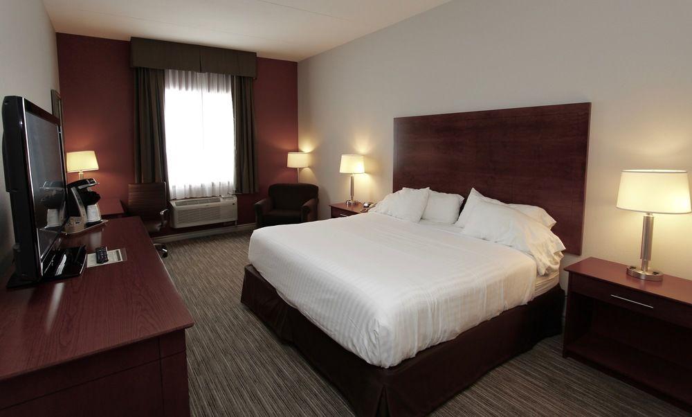 Holiday Inn Express Hotel & Suites 1000 Islands - Gananoque By Ihg מראה חיצוני תמונה