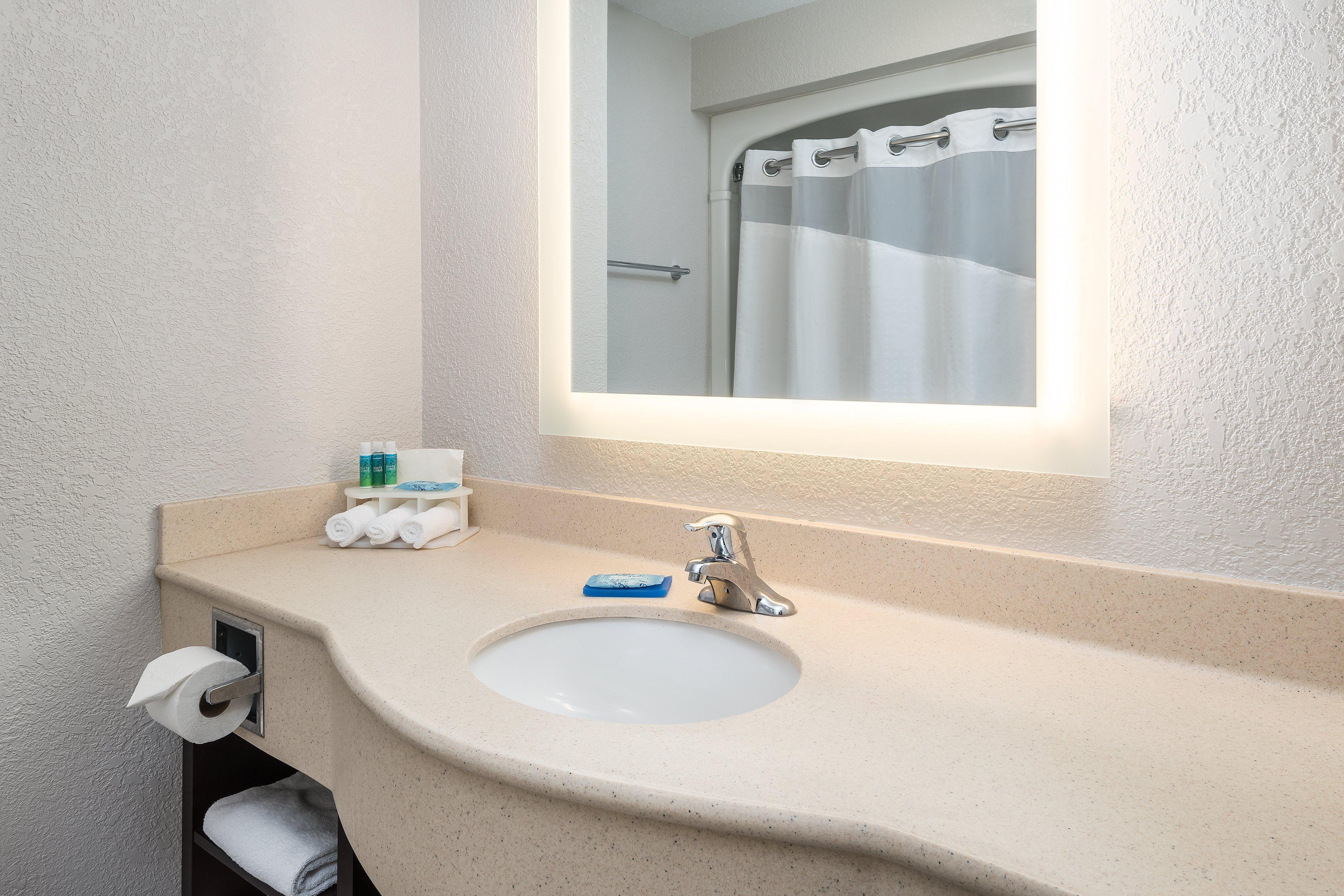 Holiday Inn Express Hotel & Suites 1000 Islands - Gananoque By Ihg מראה חיצוני תמונה