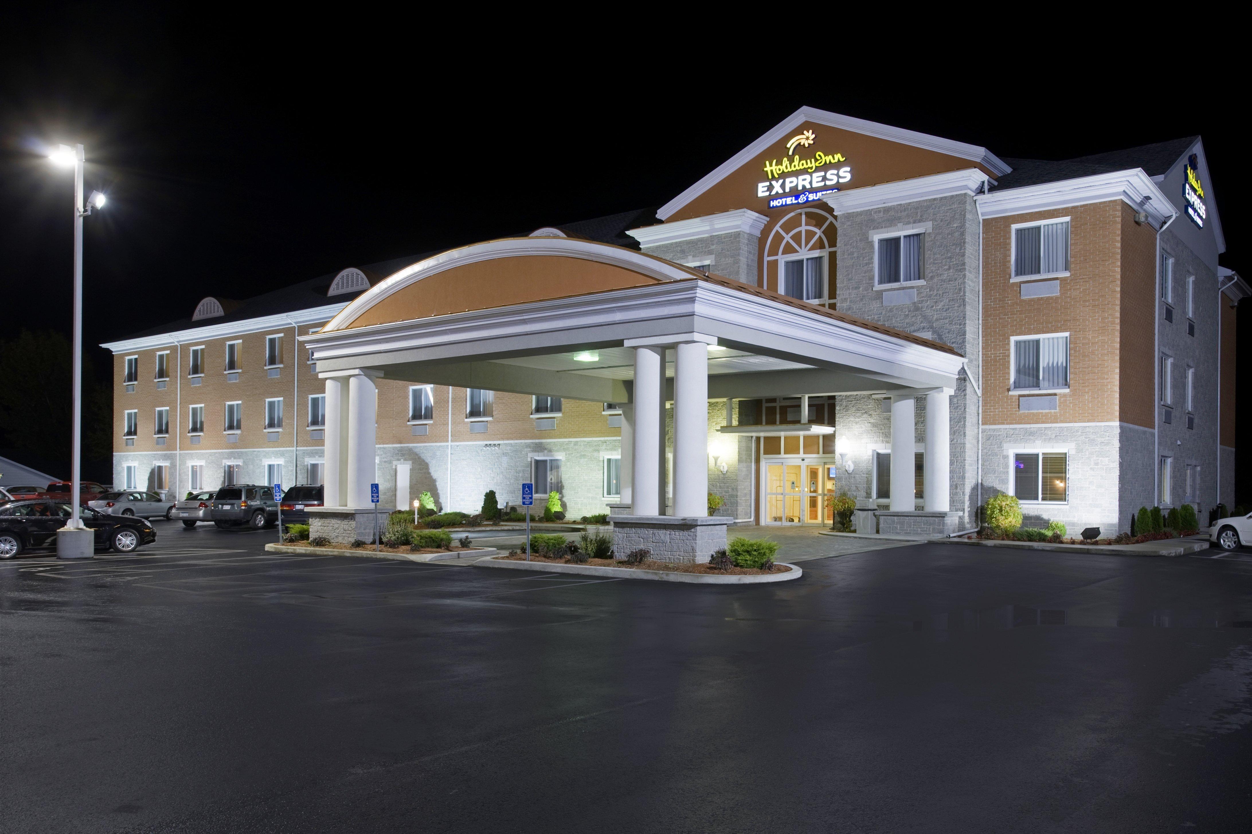 Holiday Inn Express Hotel & Suites 1000 Islands - Gananoque, An Ihg Hotel מראה חיצוני תמונה