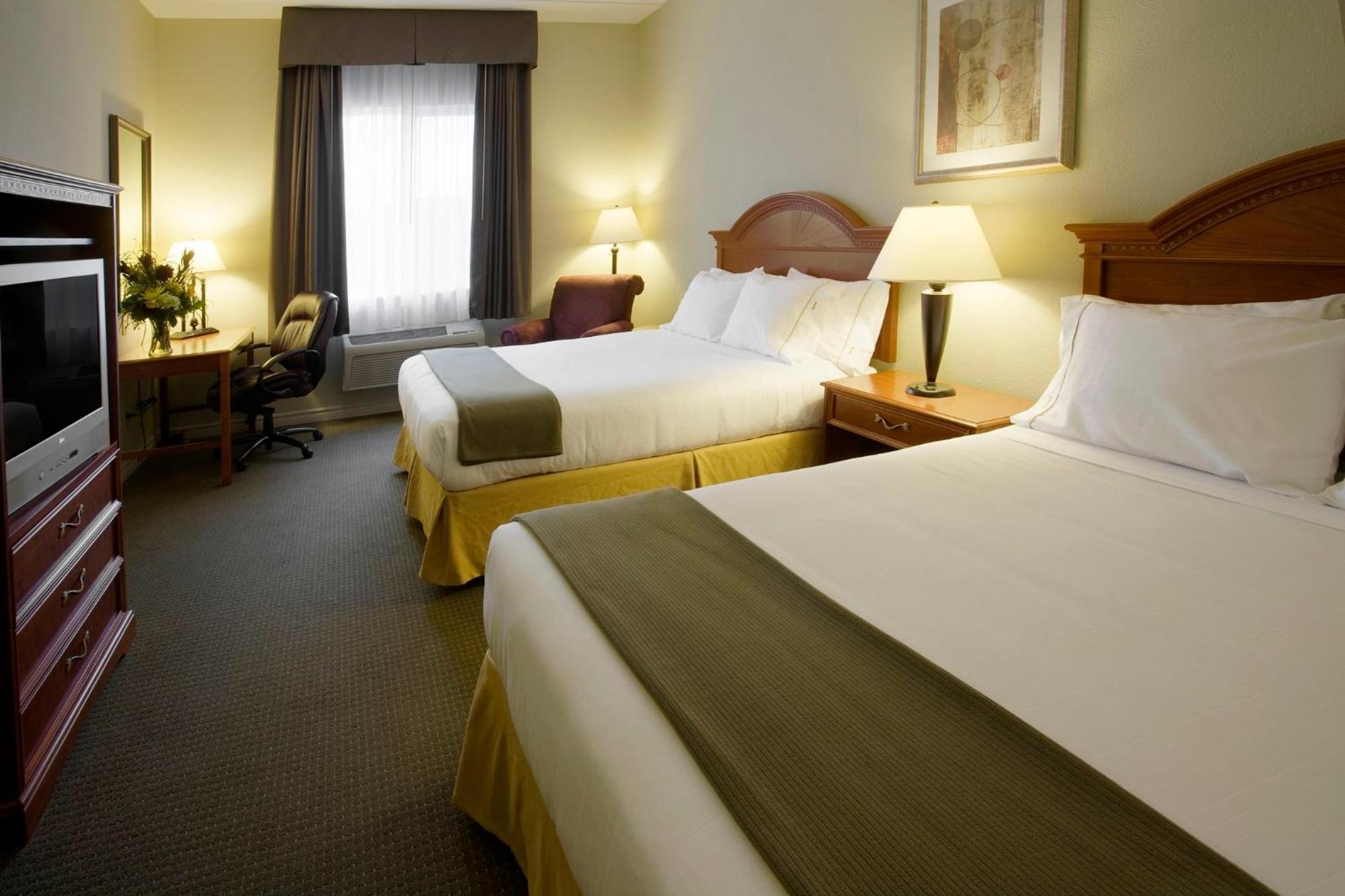 Holiday Inn Express Hotel & Suites 1000 Islands - Gananoque By Ihg מראה חיצוני תמונה