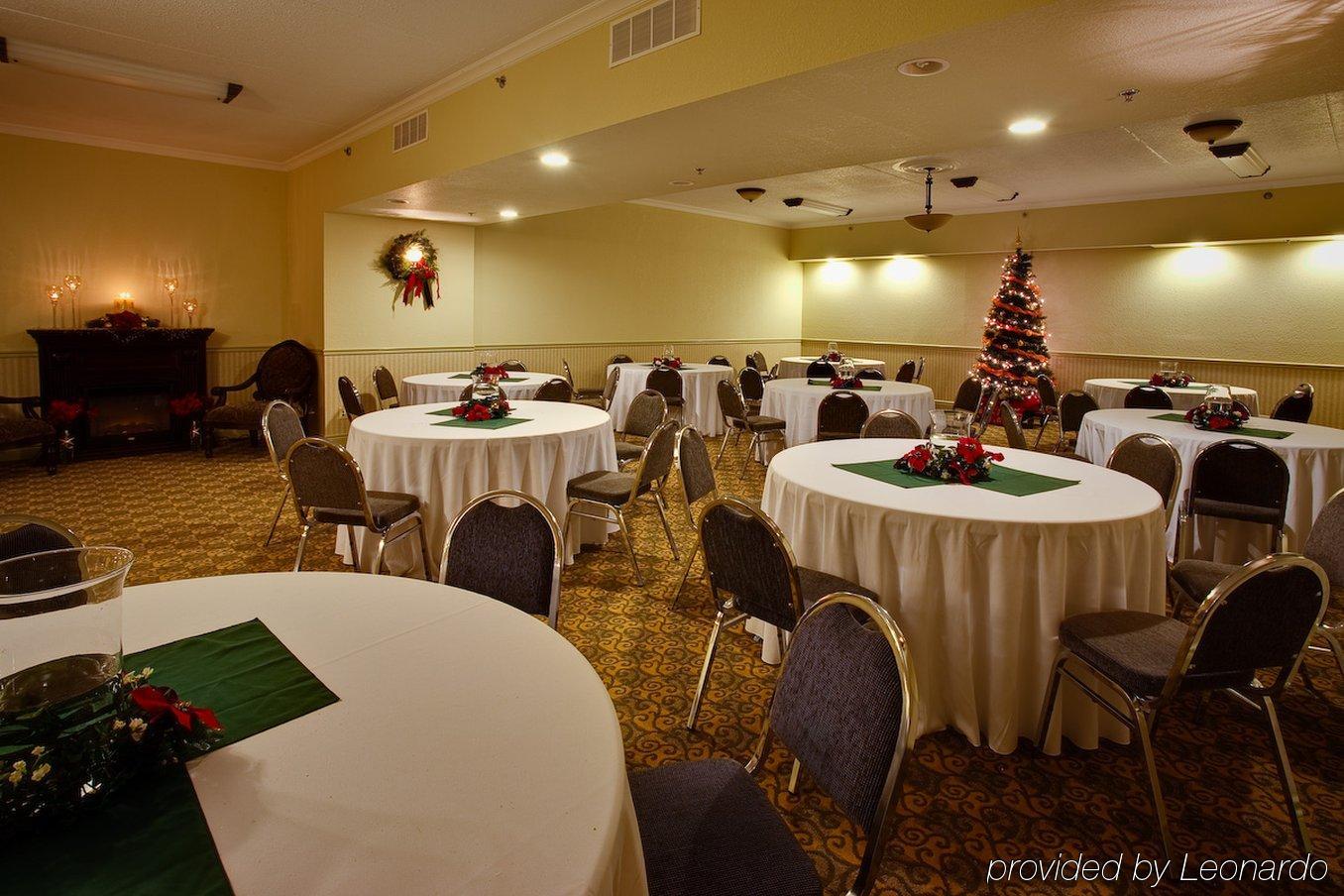 Holiday Inn Express Hotel & Suites 1000 Islands - Gananoque By Ihg מסעדה תמונה