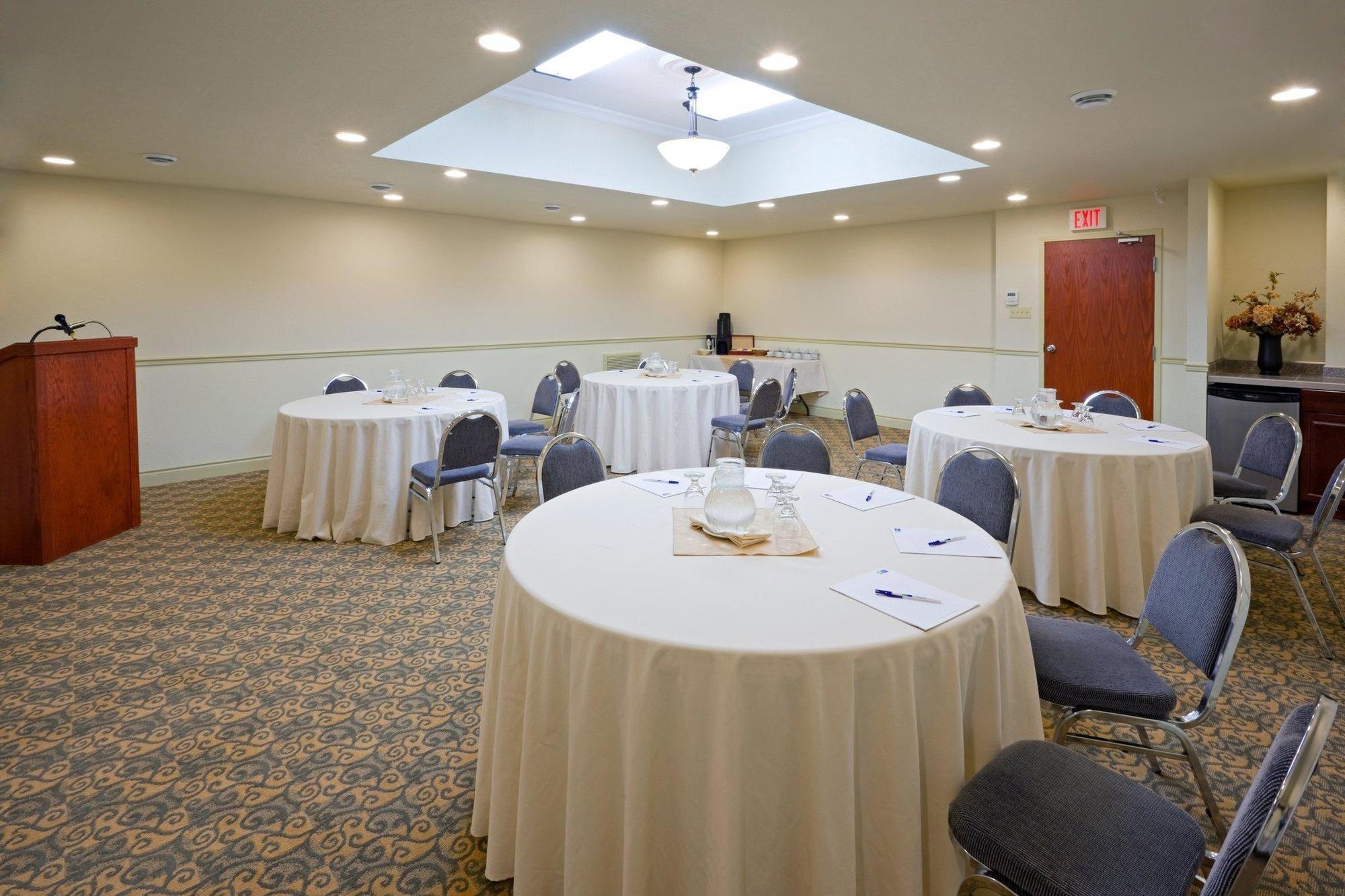 Holiday Inn Express Hotel & Suites 1000 Islands - Gananoque By Ihg מראה חיצוני תמונה