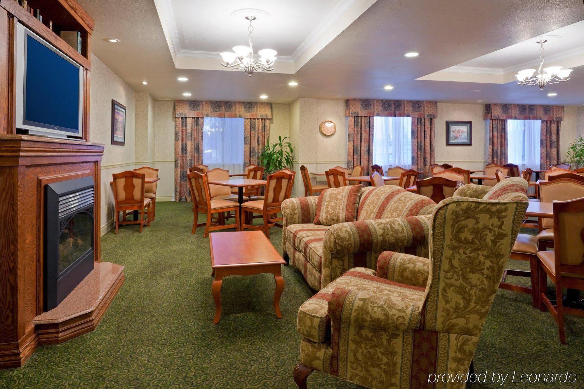 Holiday Inn Express Hotel & Suites 1000 Islands - Gananoque By Ihg מראה חיצוני תמונה