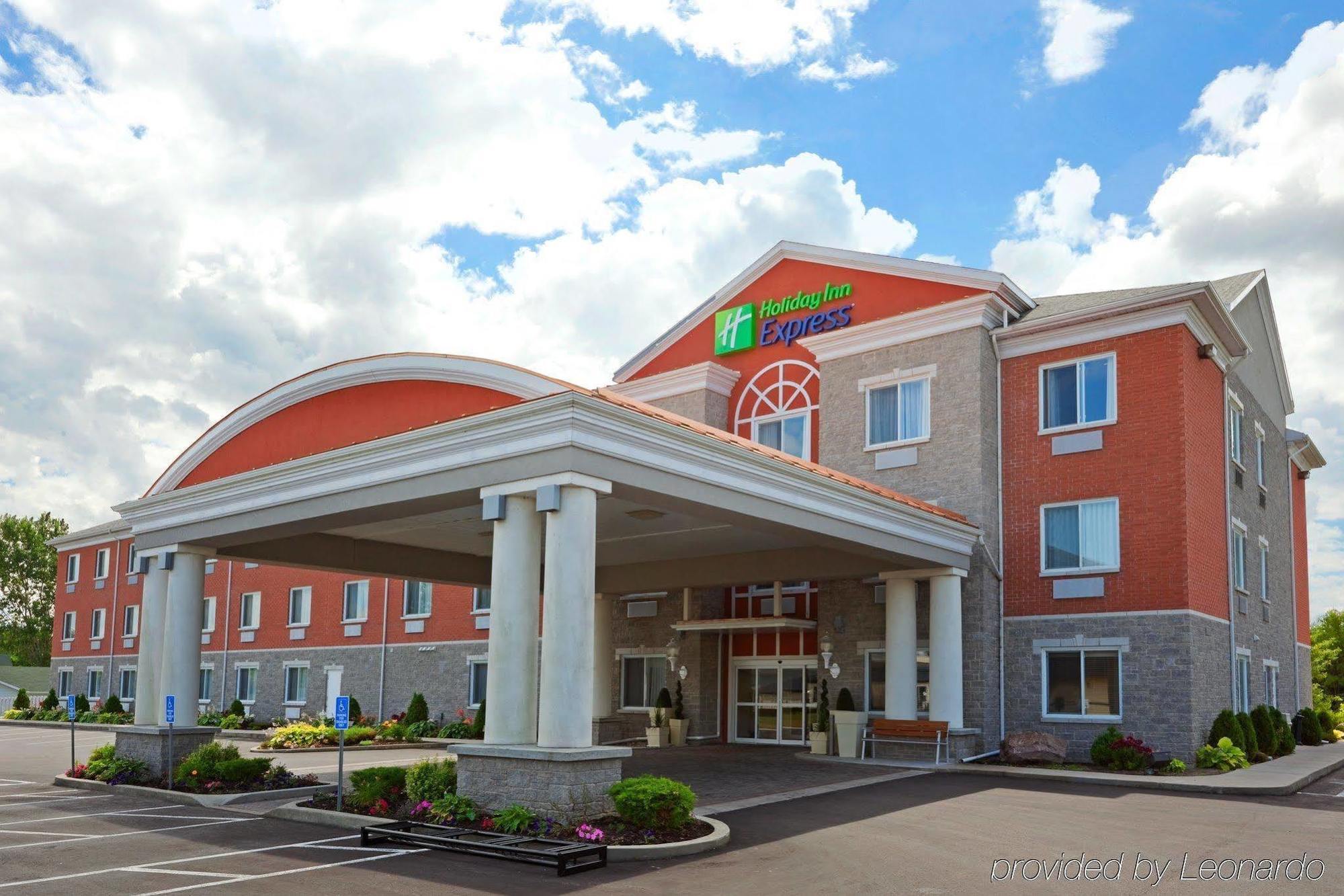 Holiday Inn Express Hotel & Suites 1000 Islands - Gananoque By Ihg מראה חיצוני תמונה