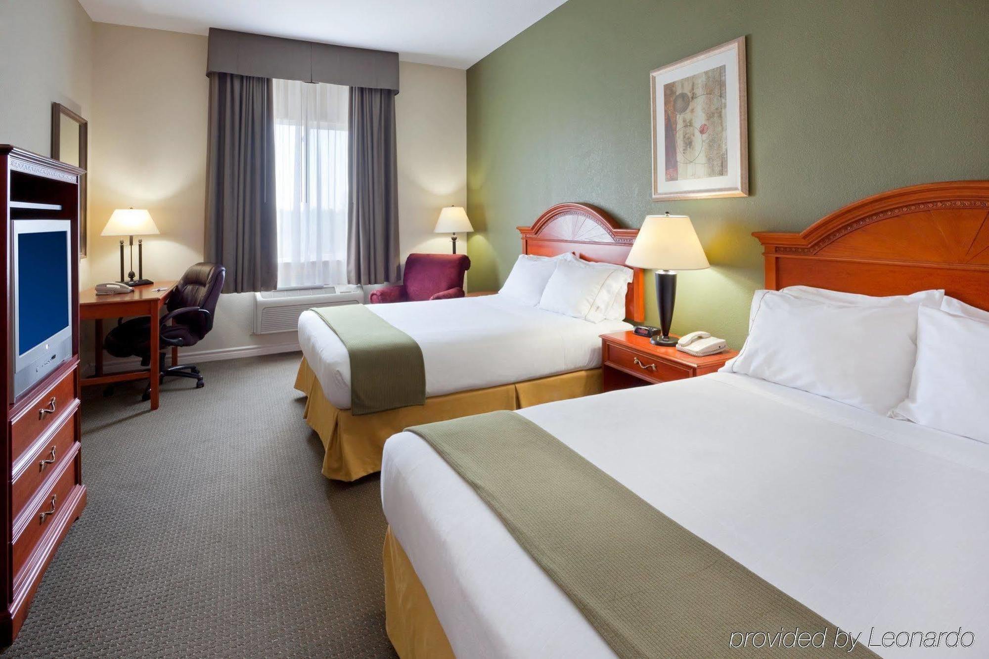 Holiday Inn Express Hotel & Suites 1000 Islands - Gananoque By Ihg מראה חיצוני תמונה