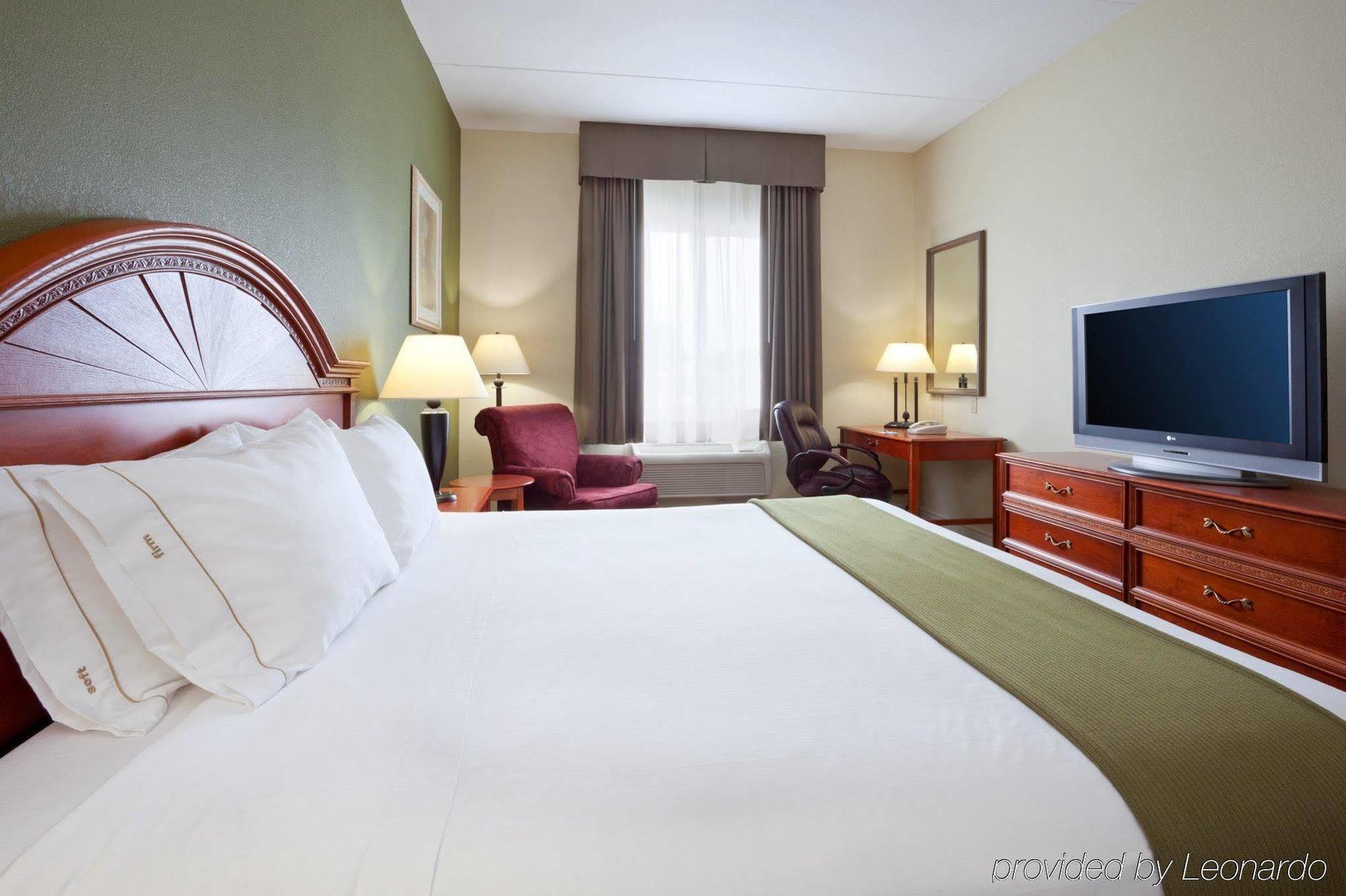 Holiday Inn Express Hotel & Suites 1000 Islands - Gananoque By Ihg מראה חיצוני תמונה