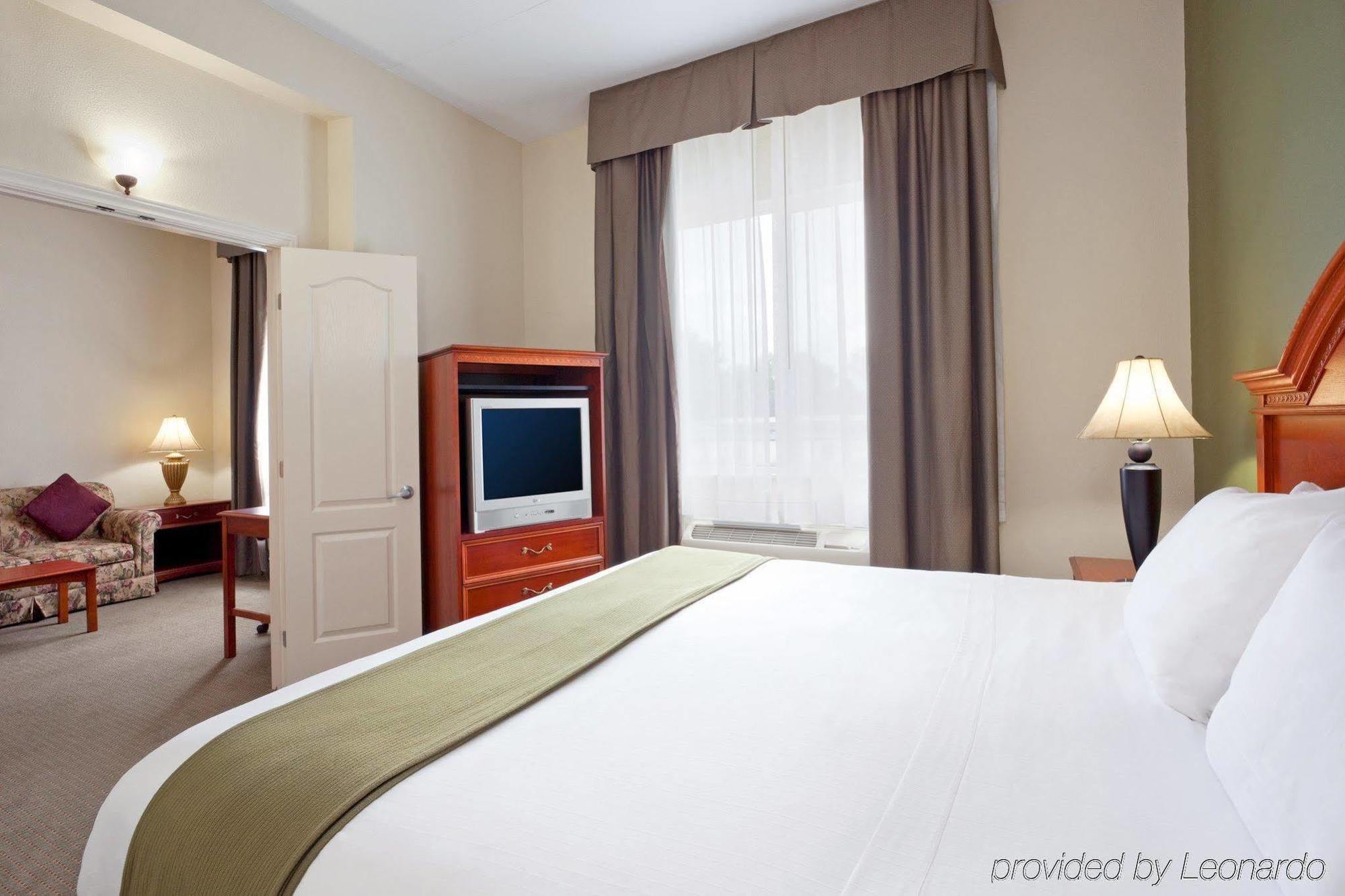 Holiday Inn Express Hotel & Suites 1000 Islands - Gananoque By Ihg מראה חיצוני תמונה