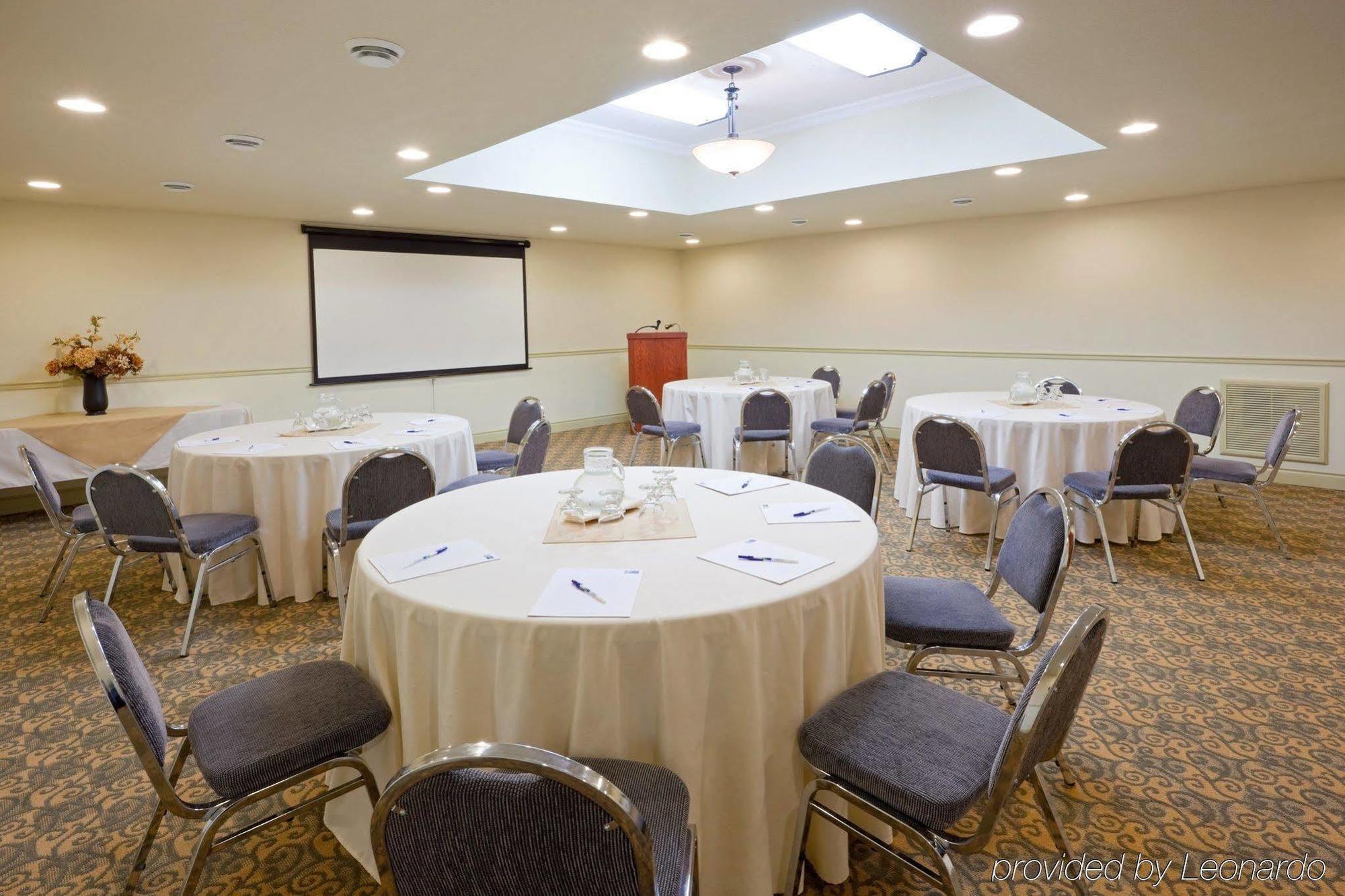 Holiday Inn Express Hotel & Suites 1000 Islands - Gananoque By Ihg מראה חיצוני תמונה
